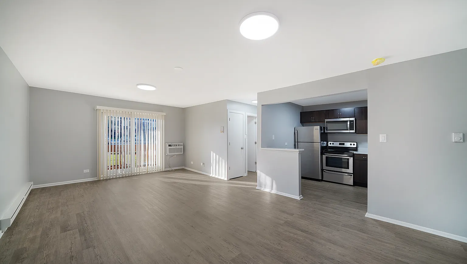 Richton Park — Open Floor Plan Living & Kitchen